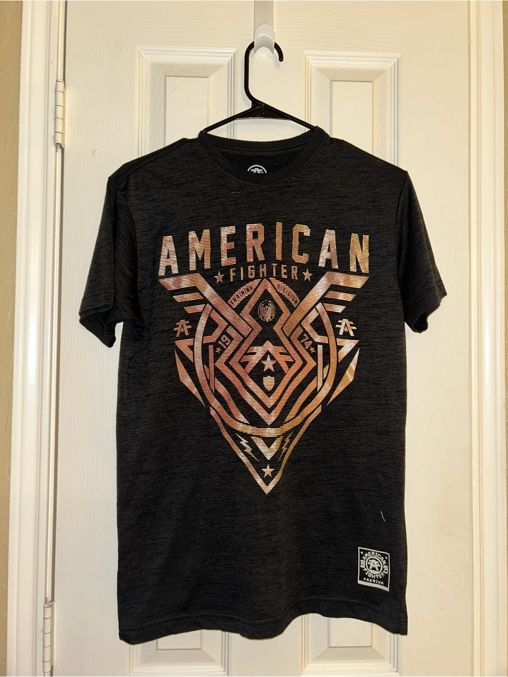 NWOT American Fighter Dark Grey Heathered Graphic T-Shirt in Mens Size Small